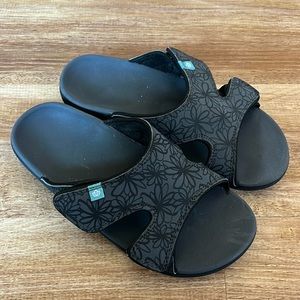 Spenco Sandals Floral Womens 6 Wide‎